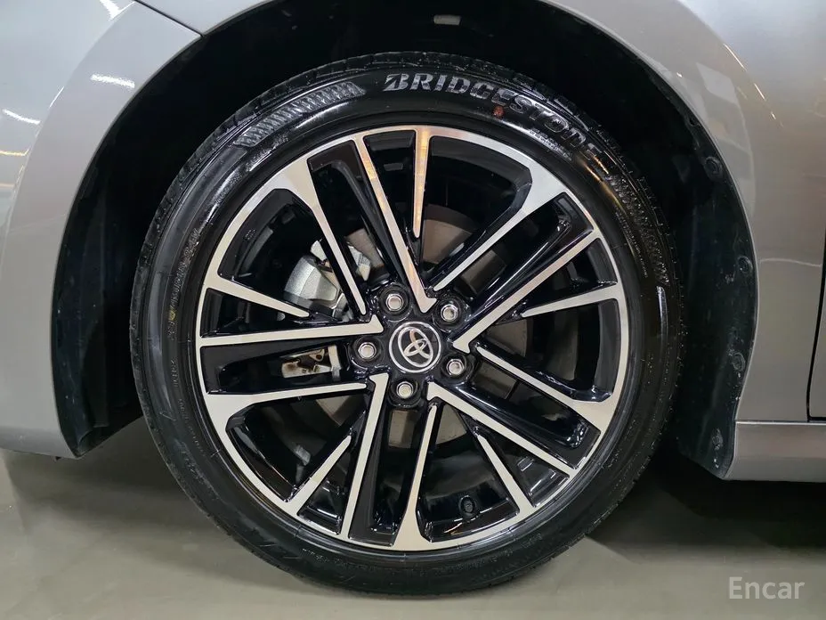 Фото 5 - Toyota Camry