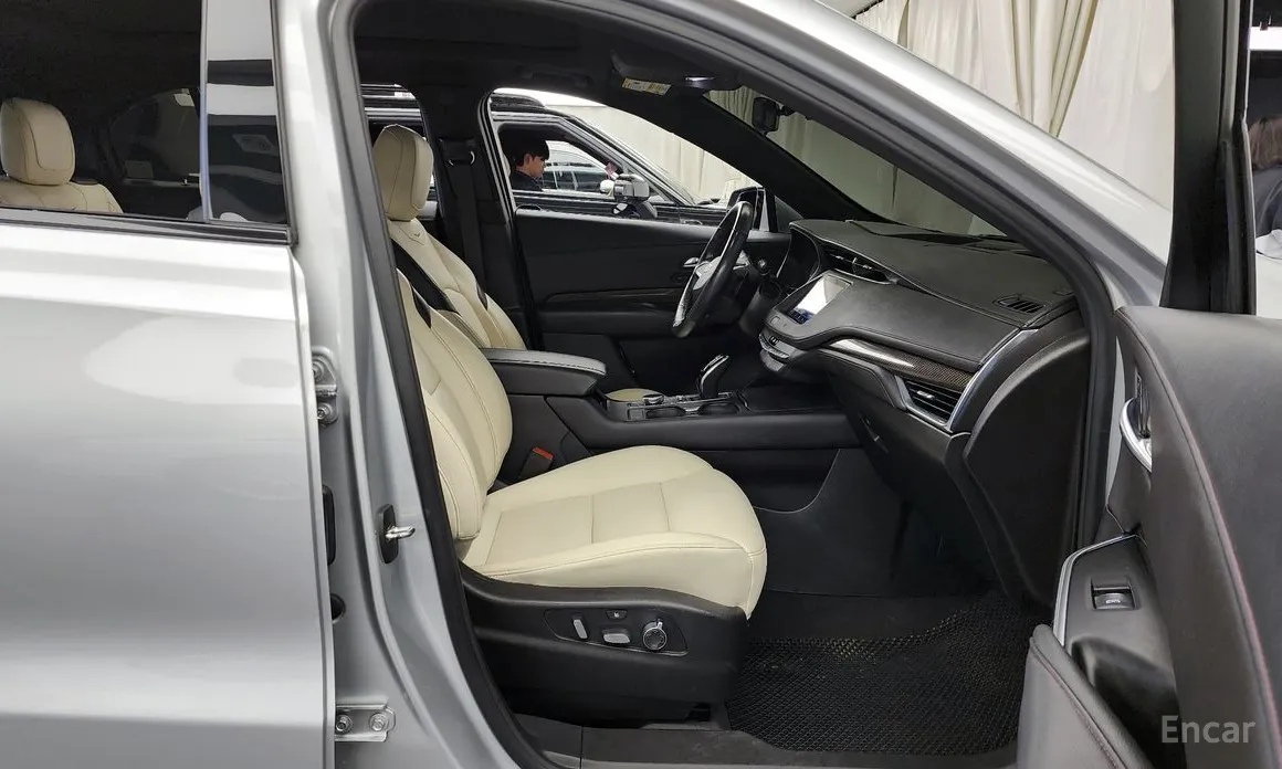 Фото 11 - Cadillac XT4