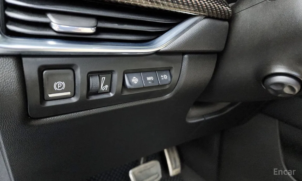 Фото 16 - Cadillac XT4