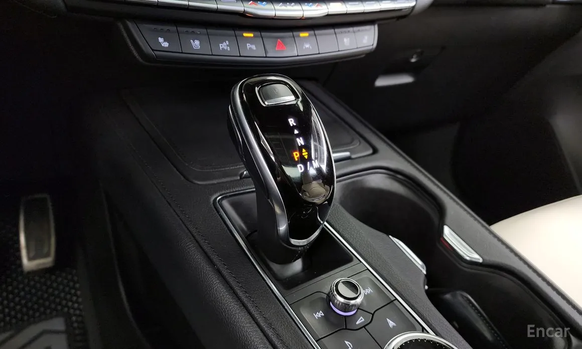 Фото 9 - Cadillac XT4