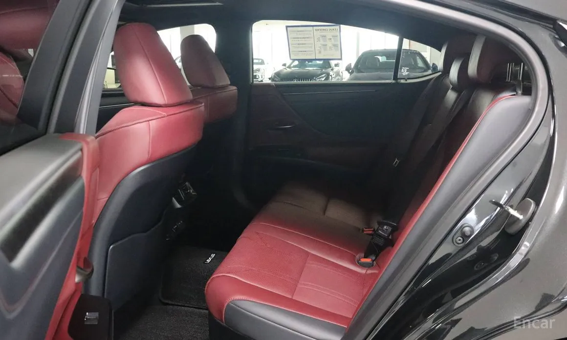 Фото 10 - Lexus ES