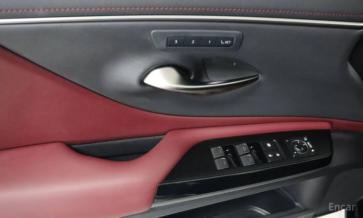 Фото 12 - Lexus ES