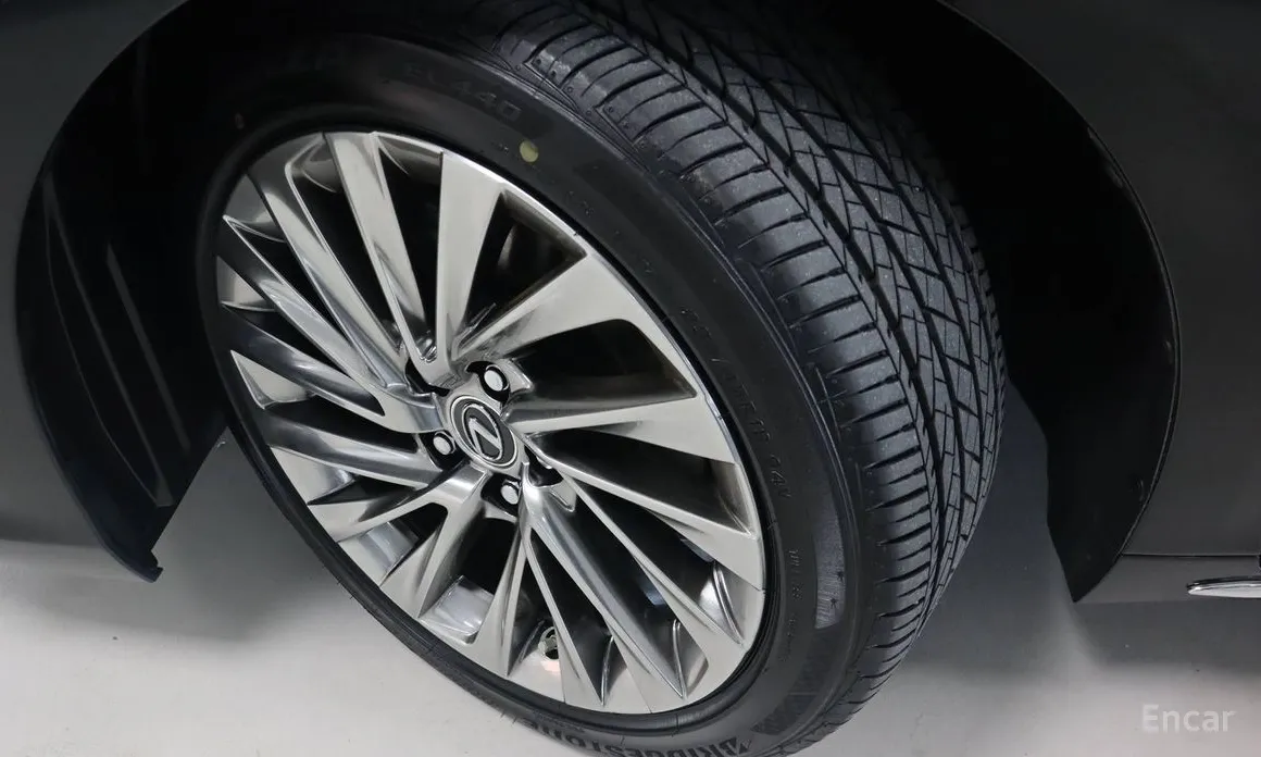 Фото 5 - Lexus ES