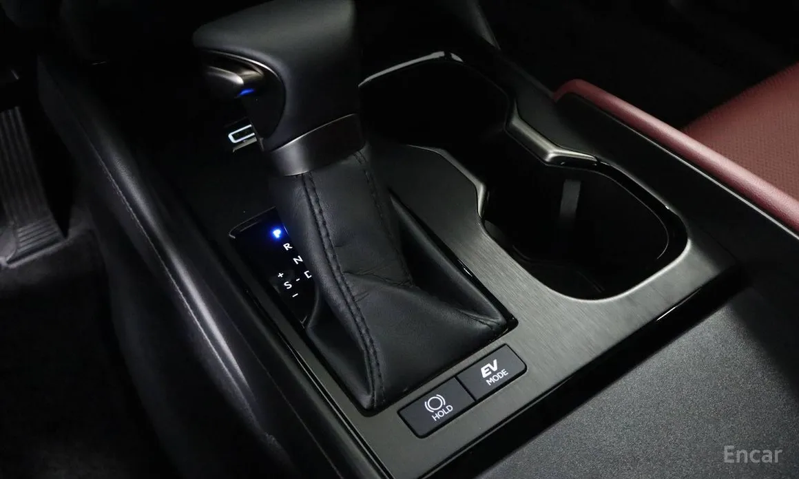 Фото 8 - Lexus ES