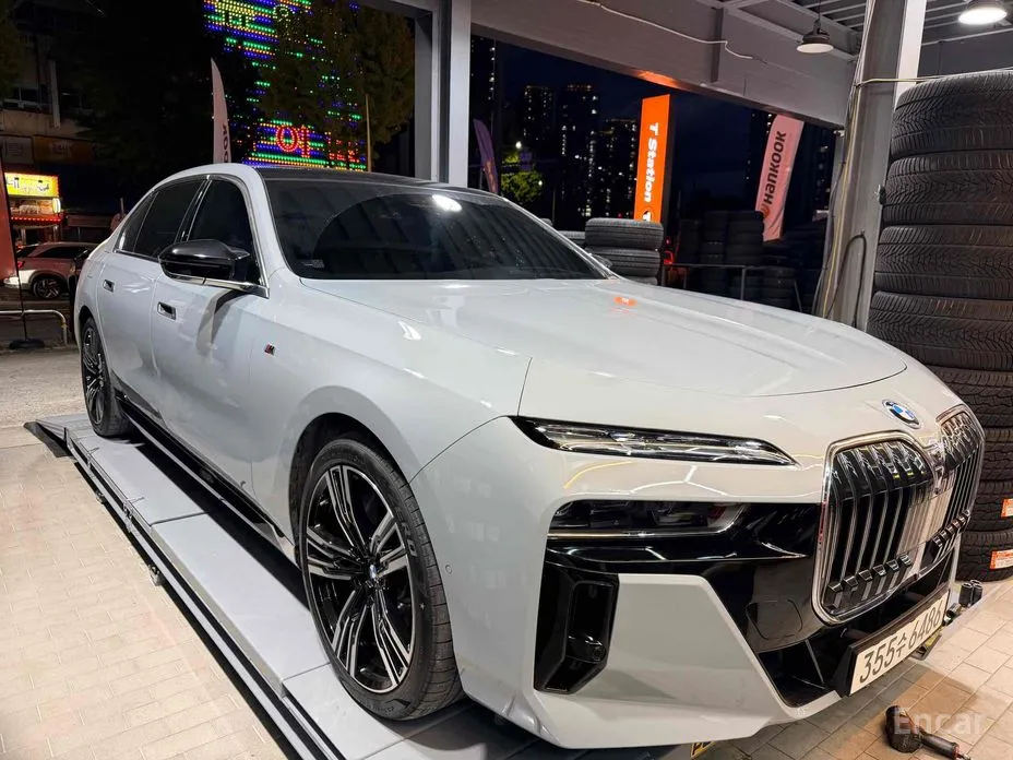 Фото 2 - BMW 7 Series