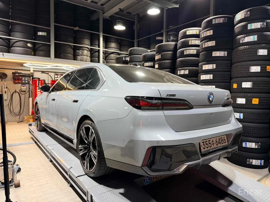 Фото 4 - BMW 7 Series