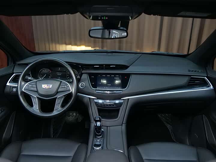 Фото 6 - Cadillac XT5
