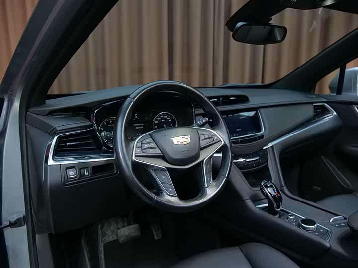 Фото 8 - Cadillac XT5