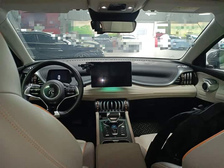 Фото 10 - BYD Yuan Plus