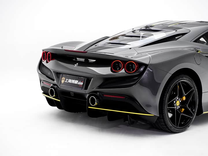 Фото 4 - Ferrari F8