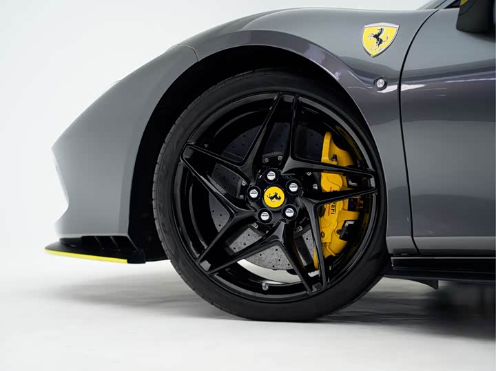 Фото 8 - Ferrari F8