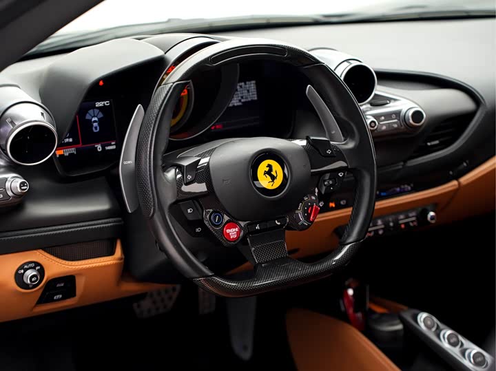 Фото 9 - Ferrari F8