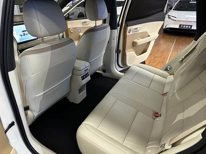 Фото 21 - Toyota bZ3X