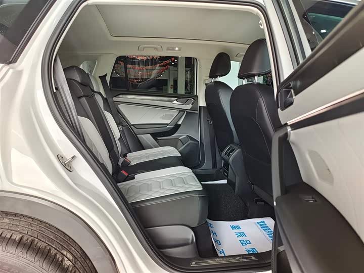 Фото 14 - Volkswagen Tayron