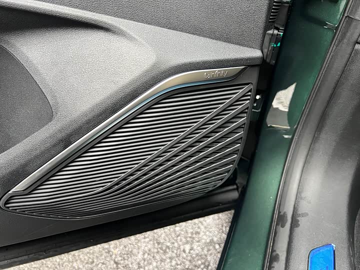 Фото 10 - Geely Monjaro