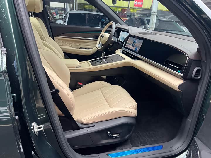 Фото 11 - Geely Monjaro