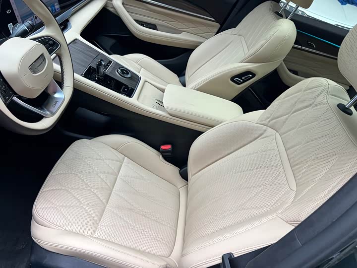 Фото 9 - Geely Monjaro