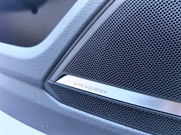 Фото 14 - Audi A6L