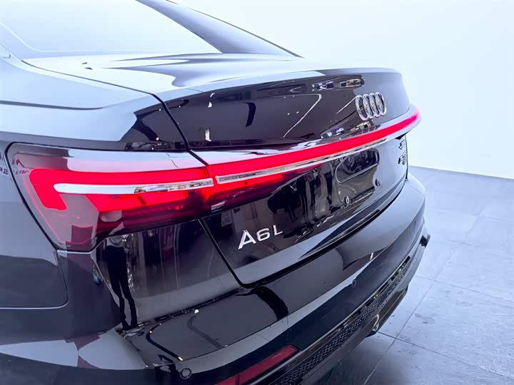 Фото 15 - Audi A6L