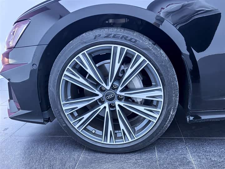 Фото 16 - Audi A6L