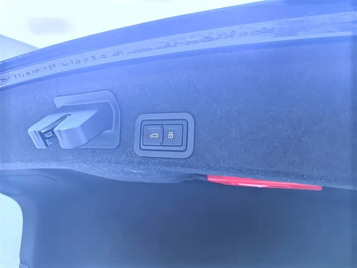 Фото 17 - Audi A6L