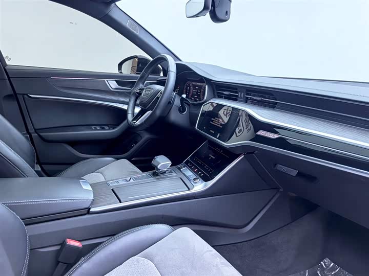 Фото 19 - Audi A6L