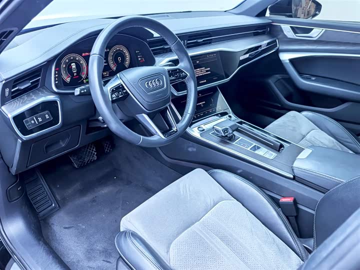 Фото 8 - Audi A6L
