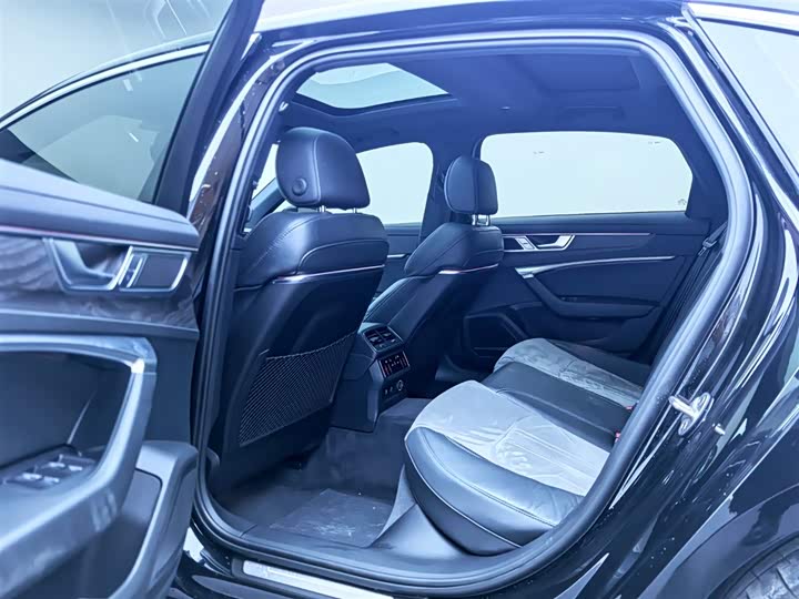 Фото 9 - Audi A6L