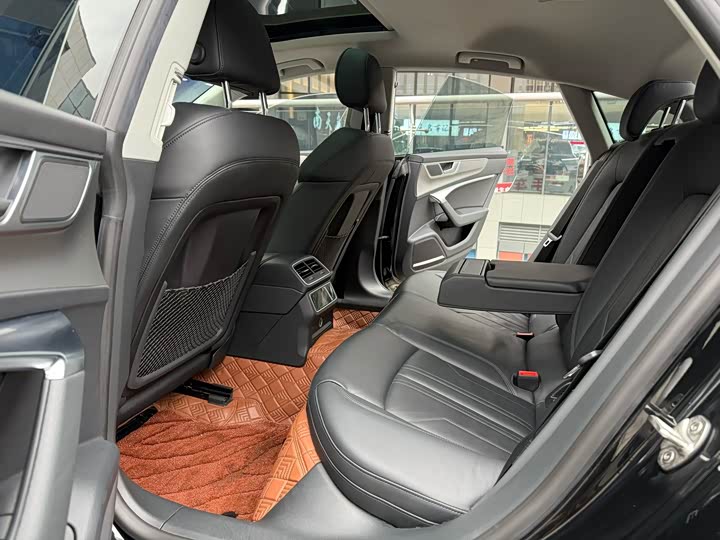 Фото 5 - Audi A7