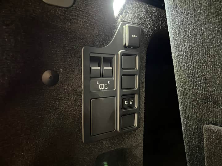 Фото 24 - Land Rover Discovery