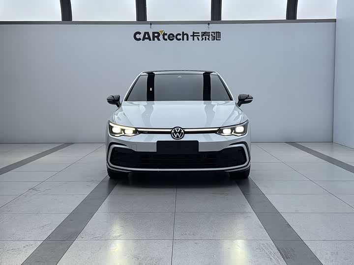 Фото 1 - Volkswagen Golf