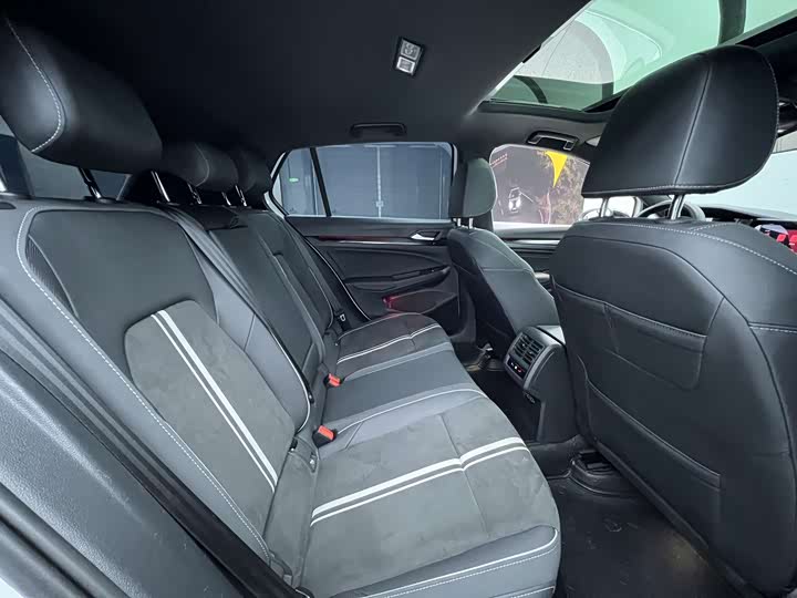 Фото 18 - Volkswagen Golf