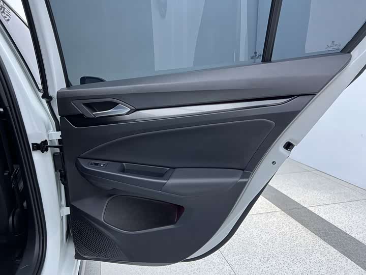 Фото 20 - Volkswagen Golf