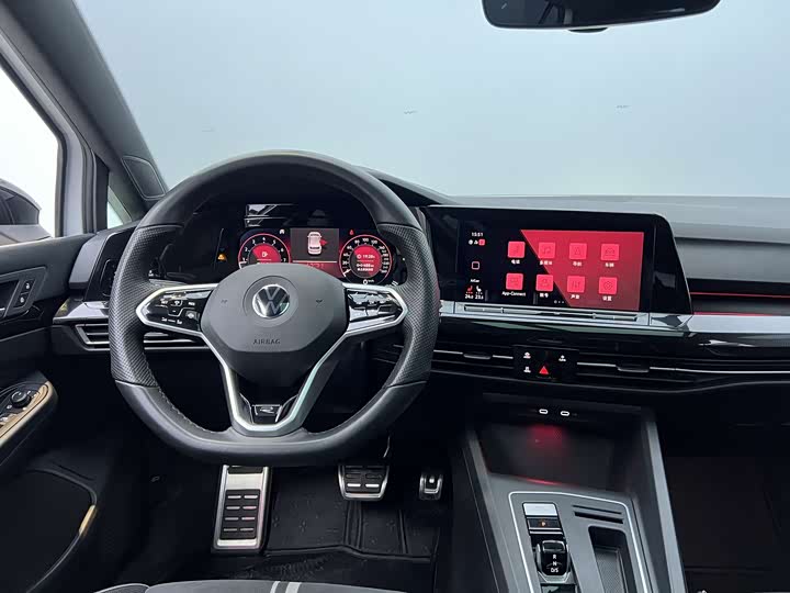 Фото 27 - Volkswagen Golf