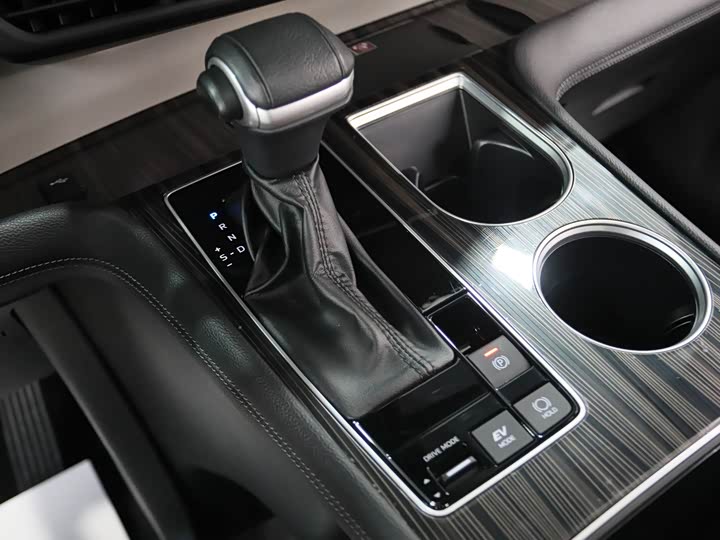 Фото 11 - Toyota Granvia