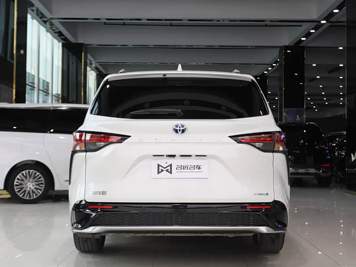 Фото 16 - Toyota Granvia