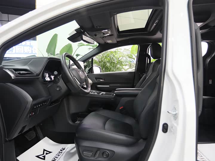 Фото 5 - Toyota Granvia