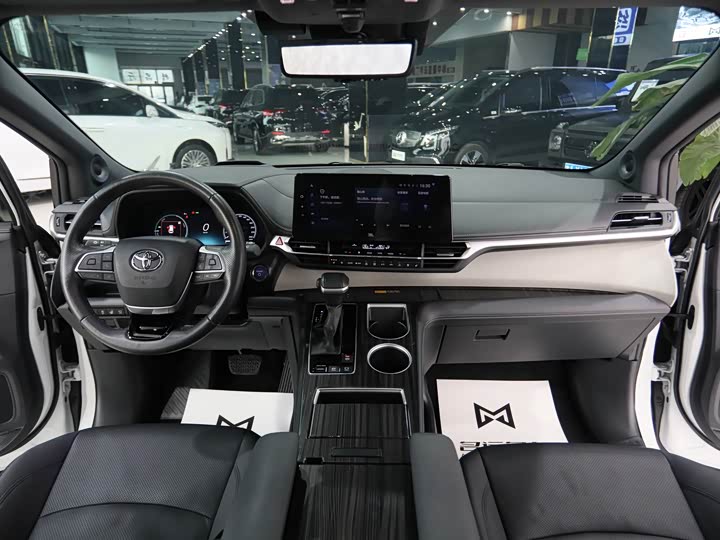 Фото 9 - Toyota Granvia