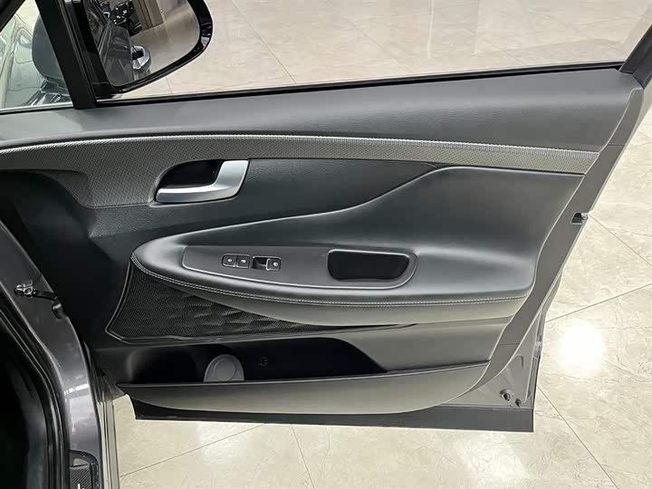 Фото 12 - Hyundai Santa Fe