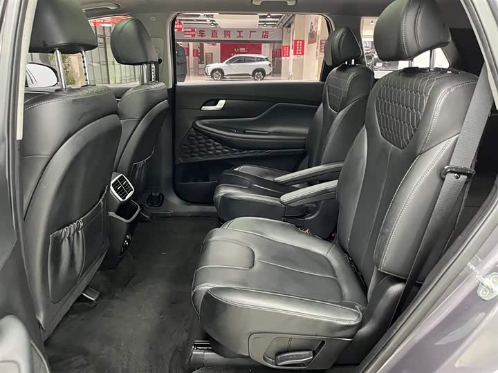 Фото 14 - Hyundai Santa Fe