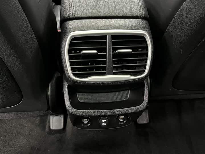 Фото 15 - Hyundai Santa Fe