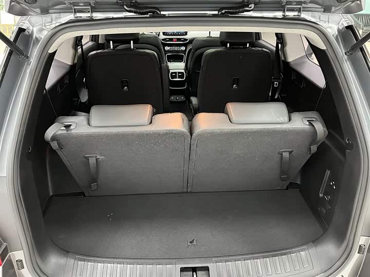 Фото 17 - Hyundai Santa Fe