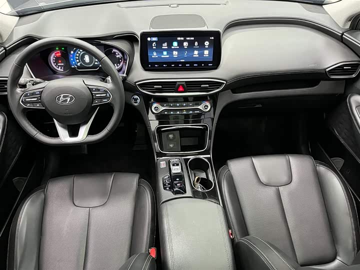 Фото 2 - Hyundai Santa Fe