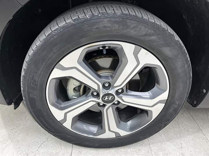 Фото 20 - Hyundai Santa Fe