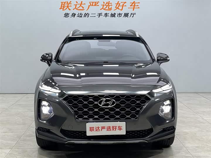 Фото 22 - Hyundai Santa Fe