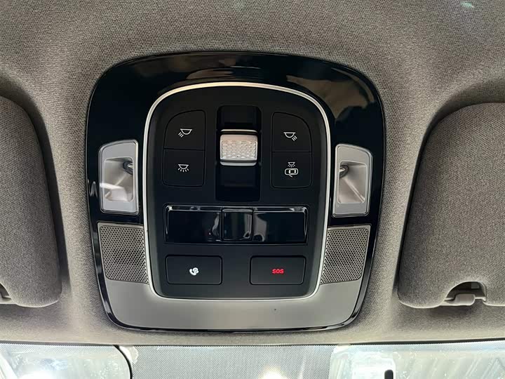 Фото 8 - Hyundai Santa Fe