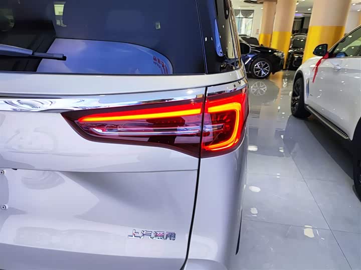 Фото 8 - Buick GL8 ES