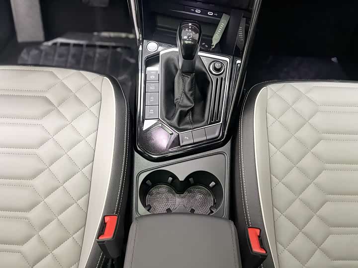 Фото 16 - Volkswagen Tayron