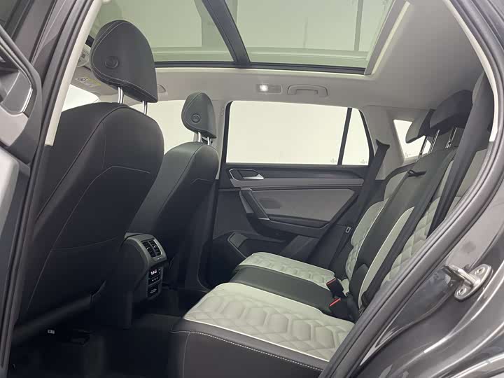 Фото 23 - Volkswagen Tayron