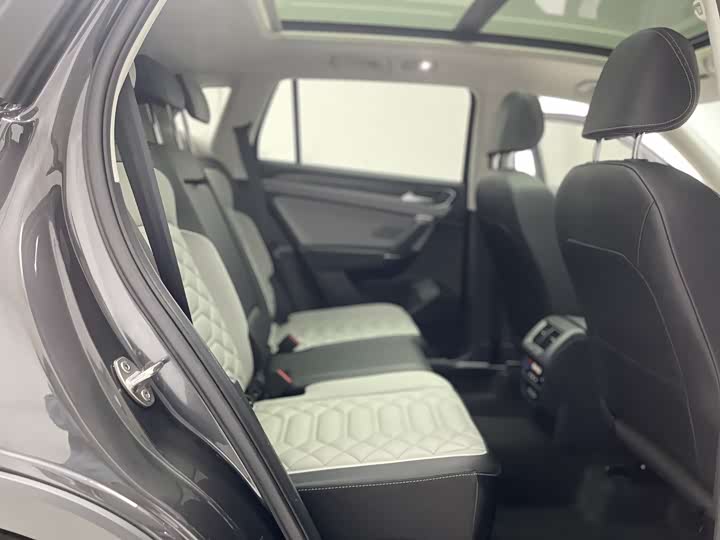 Фото 46 - Volkswagen Tayron